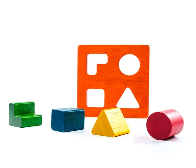 Blocos coloridos de encaixar em diferentes formas, símbolo do aprendizado